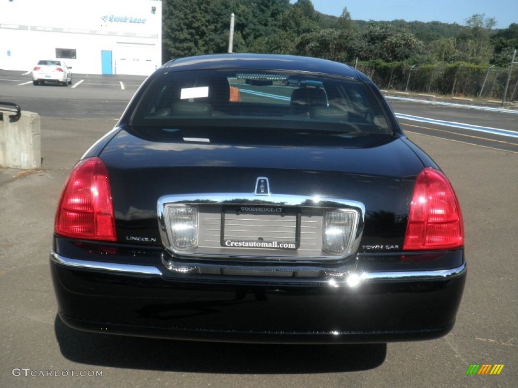 2011 Town Car Signature L - Black / Black photo #6