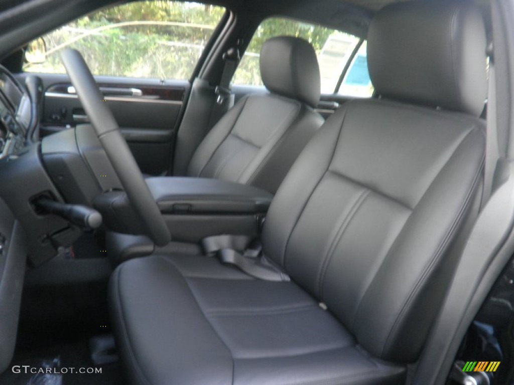 2011 Town Car Signature L - Black / Black photo #9