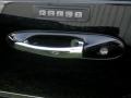 Black - Town Car Signature L Photo No. 12