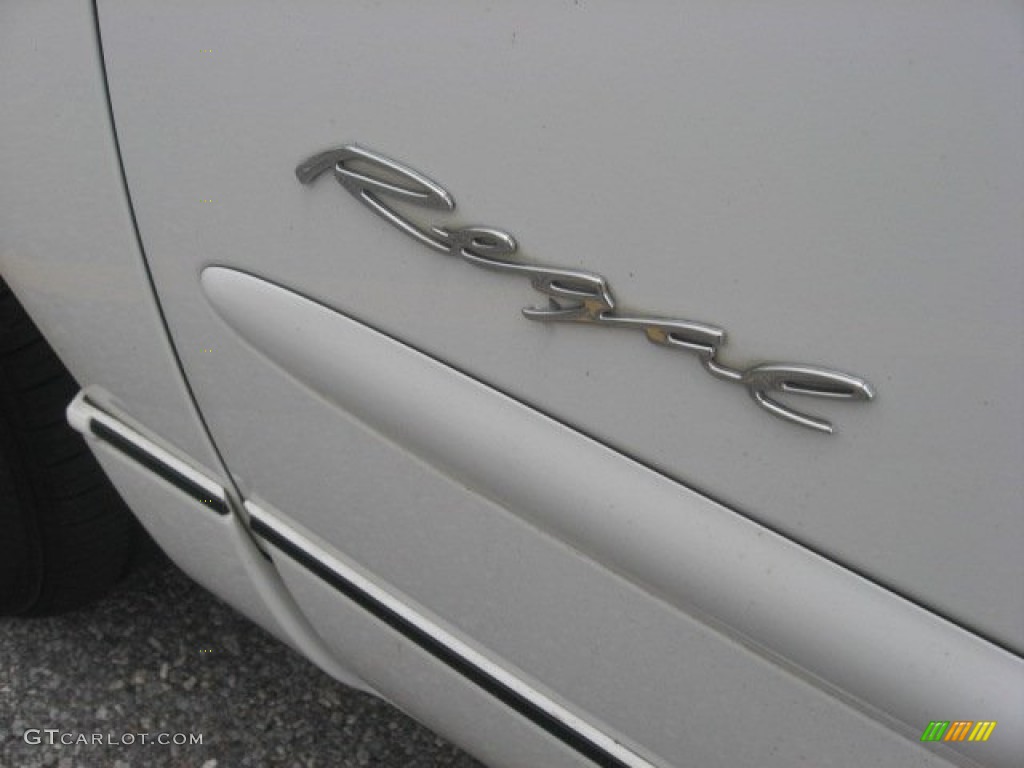 2000 Buick Regal LS Marks and Logos Photos