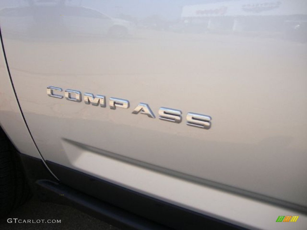 2011 Compass 2.4 - Bright Silver Metallic / Dark Slate Gray photo #15
