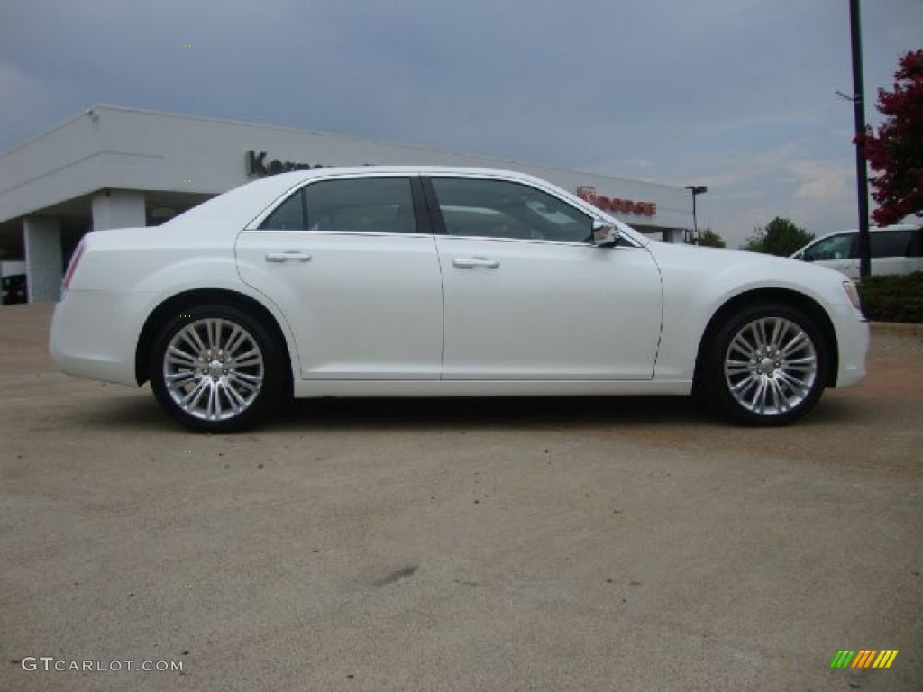 2011 300 C Hemi - Ivory Tri-Coat Pearl / Black photo #2