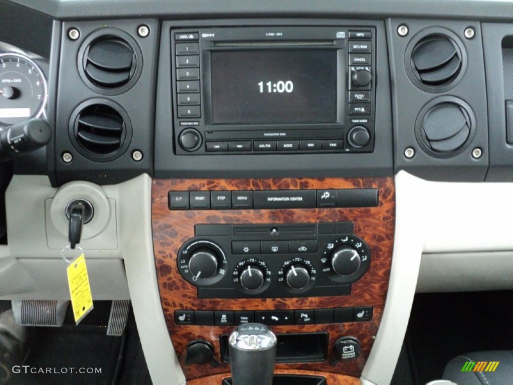 2007 Jeep Commander Overland 4x4 Controls Photo #53440439