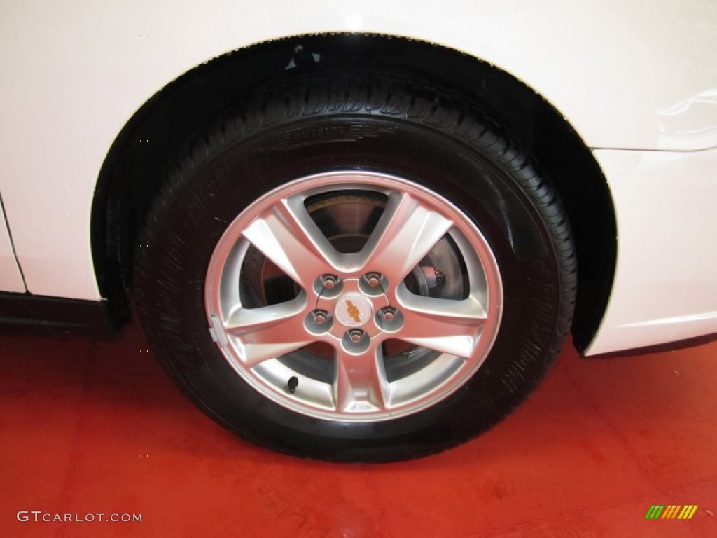 2005 Malibu Maxx LS Wagon - White / Gray photo #8