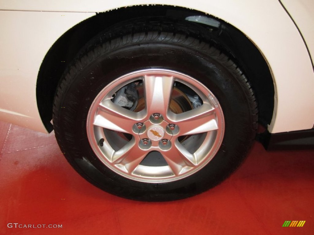 2005 Malibu Maxx LS Wagon - White / Gray photo #9