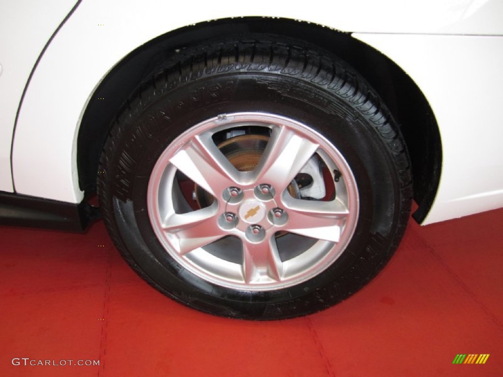 2005 Malibu Maxx LS Wagon - White / Gray photo #10