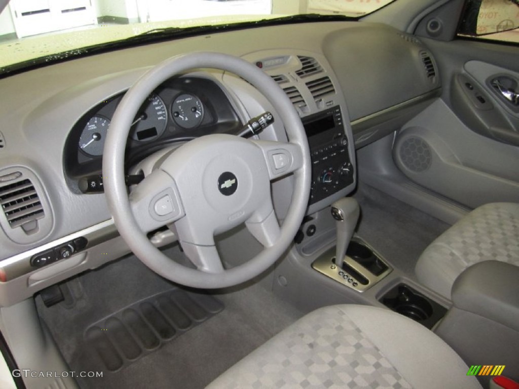 2005 Malibu Maxx LS Wagon - White / Gray photo #12