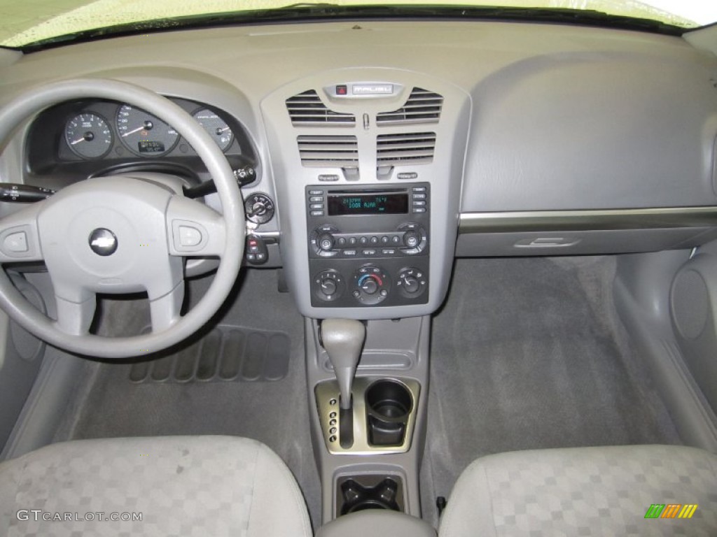 2005 Malibu Maxx LS Wagon - White / Gray photo #21