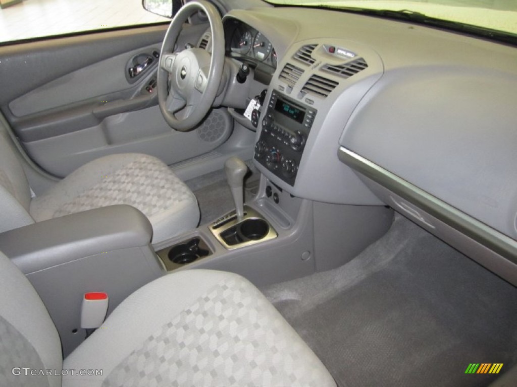 2005 Malibu Maxx LS Wagon - White / Gray photo #25