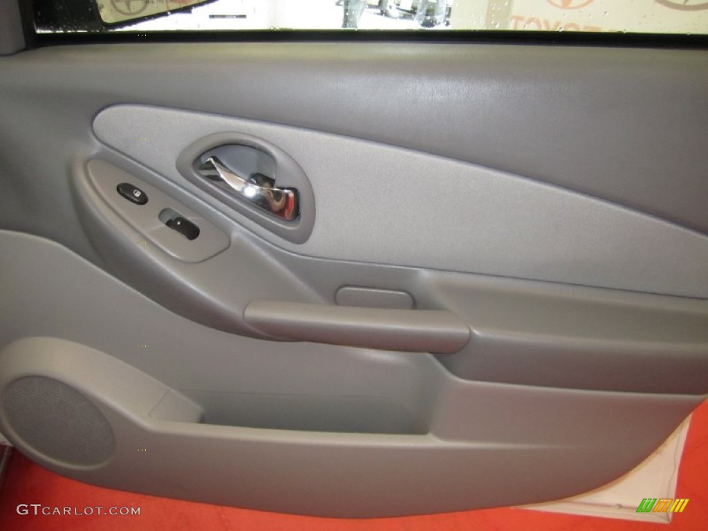 2005 Malibu Maxx LS Wagon - White / Gray photo #26