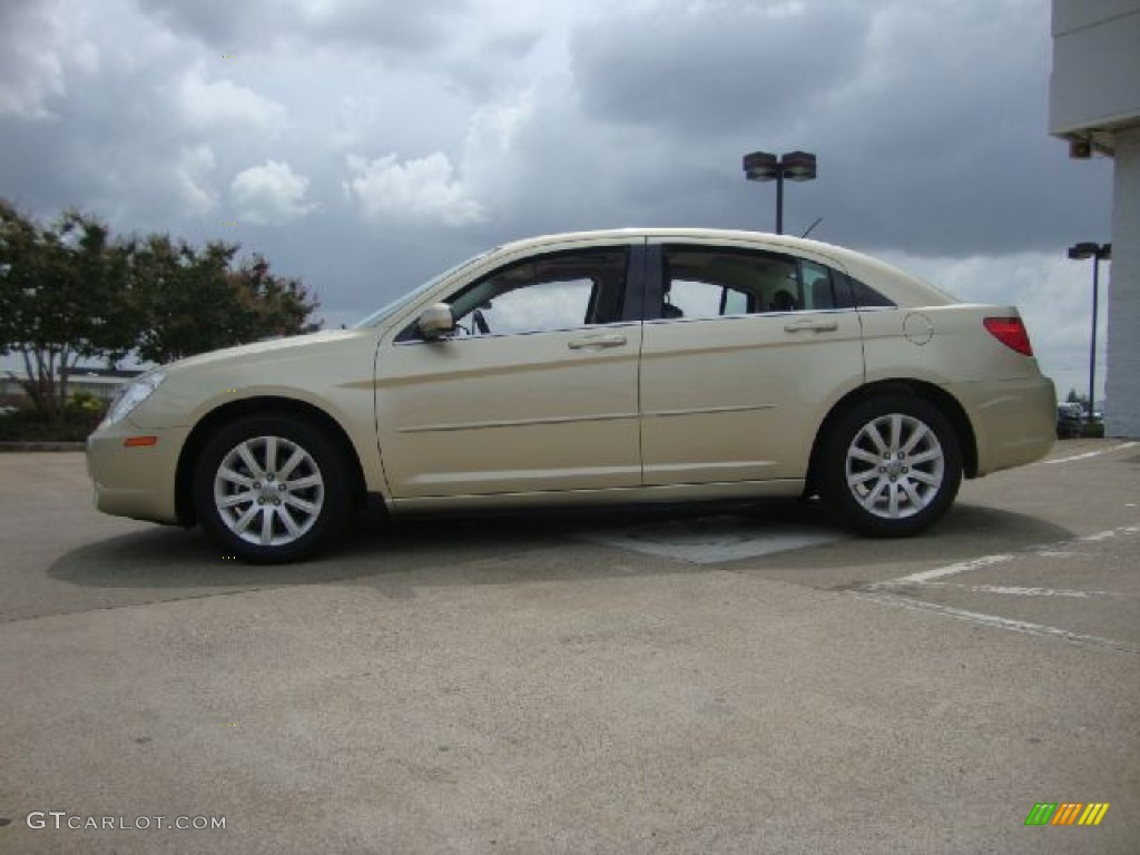 2010 Sebring Limited Sedan - White Gold / Dark Slate Gray photo #2