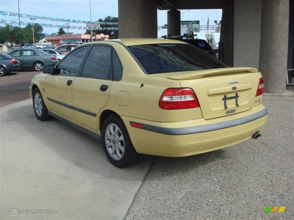 2001 S40 1.9T SE - Panama Yellow / Off Black photo #2