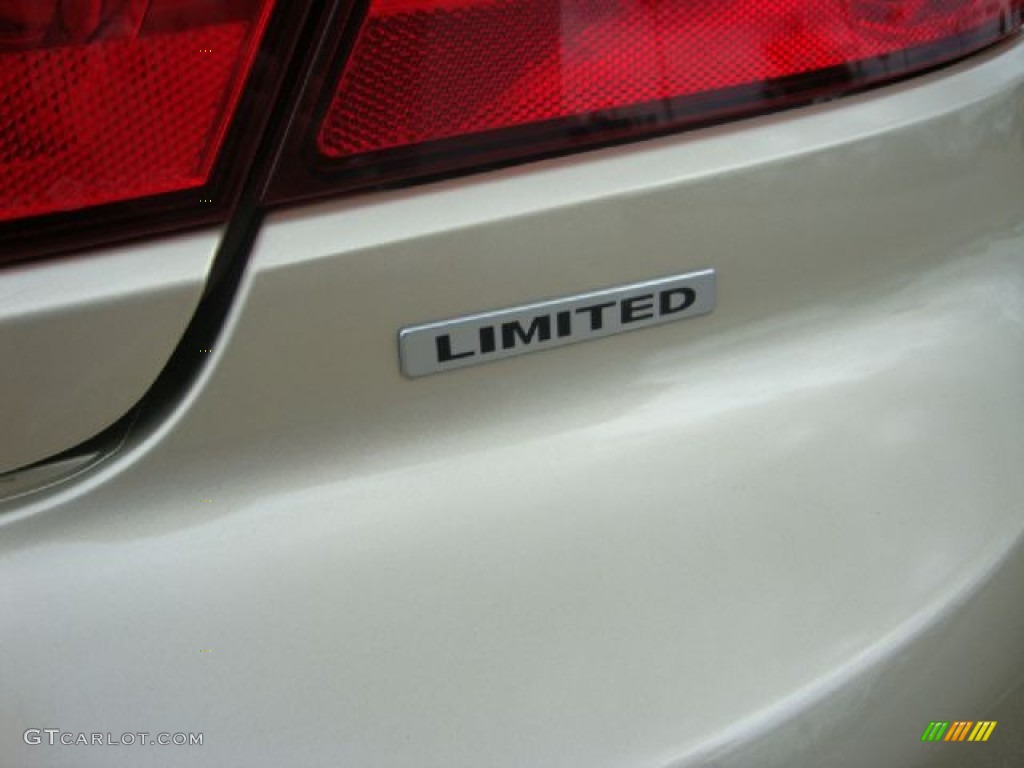 2010 Sebring Limited Sedan - White Gold / Dark Slate Gray photo #32