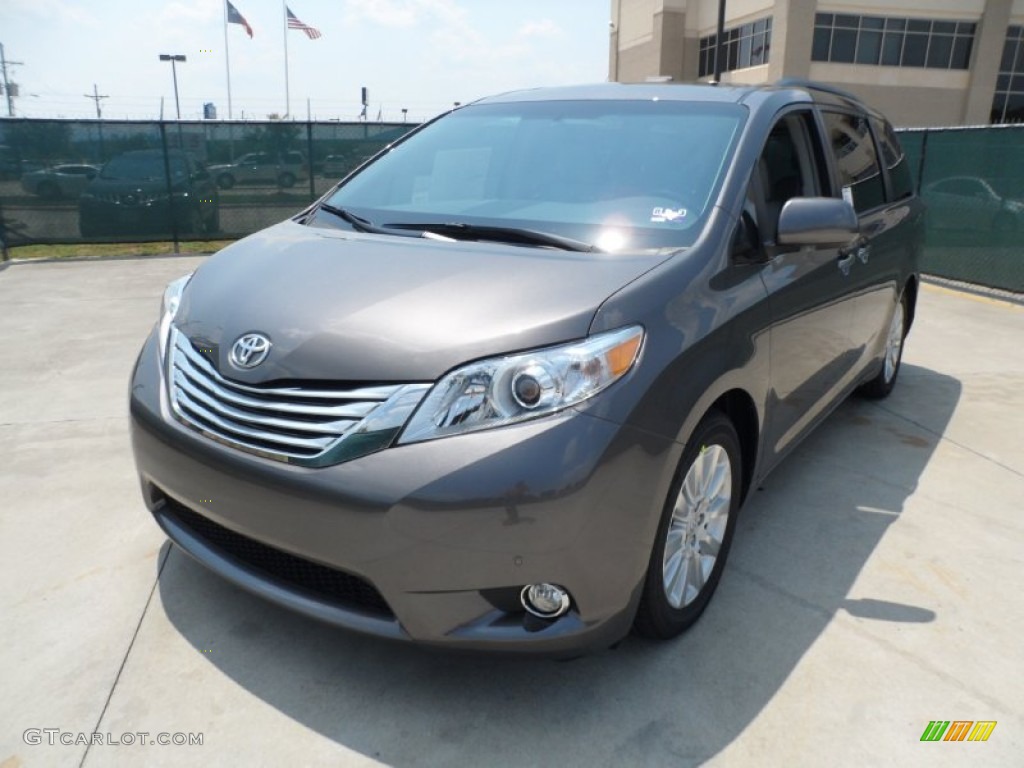 2011 Sienna Limited - Predawn Gray Mica / Light Gray photo #7