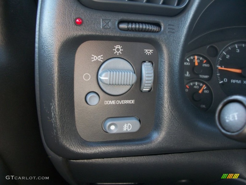 2002 Chevrolet S10 LS Extended Cab Controls Photo #53456116