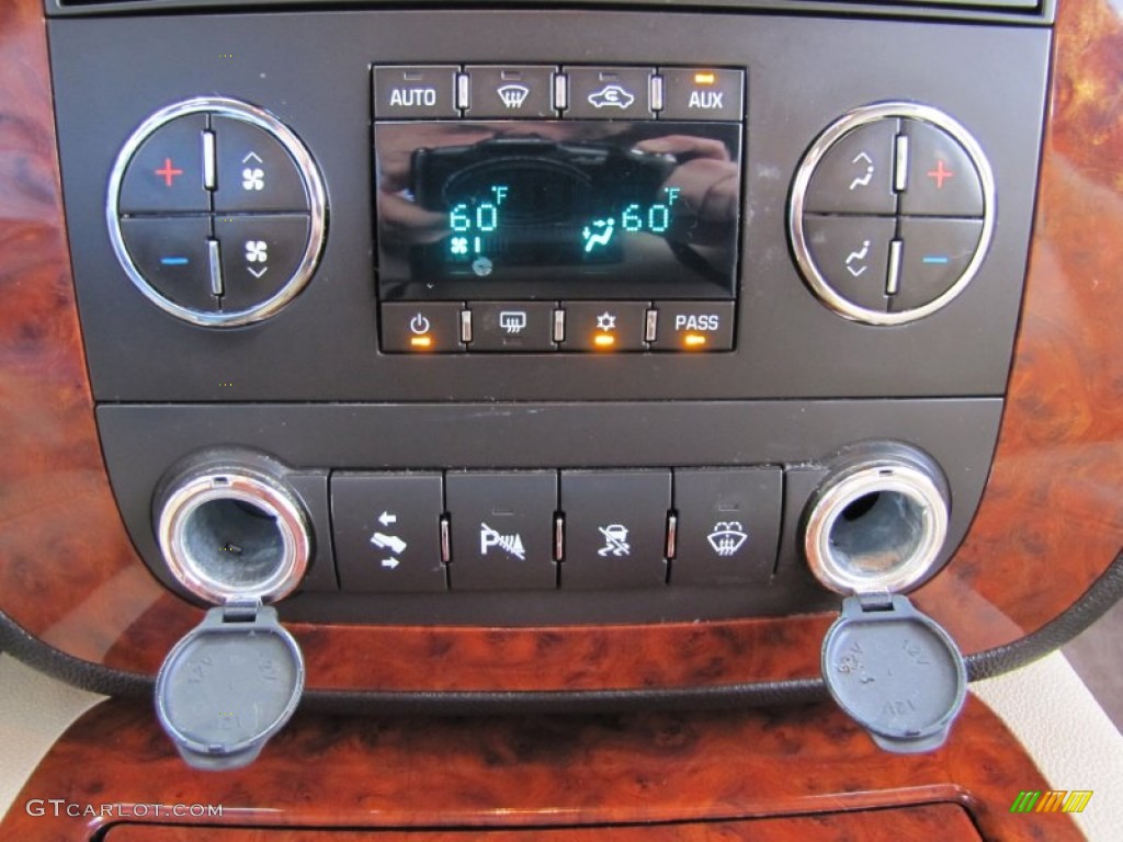 2007 Chevrolet Tahoe LTZ 4x4 Controls Photo #53456857