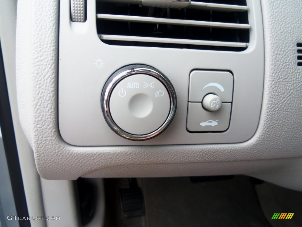 2009 Buick Lucerne CXL Controls Photo #53462102