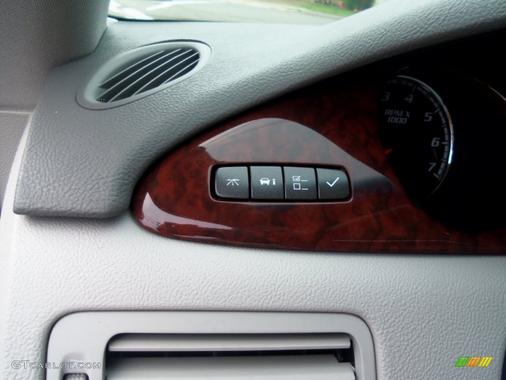 2009 Buick Lucerne CXL Controls Photo #53462117