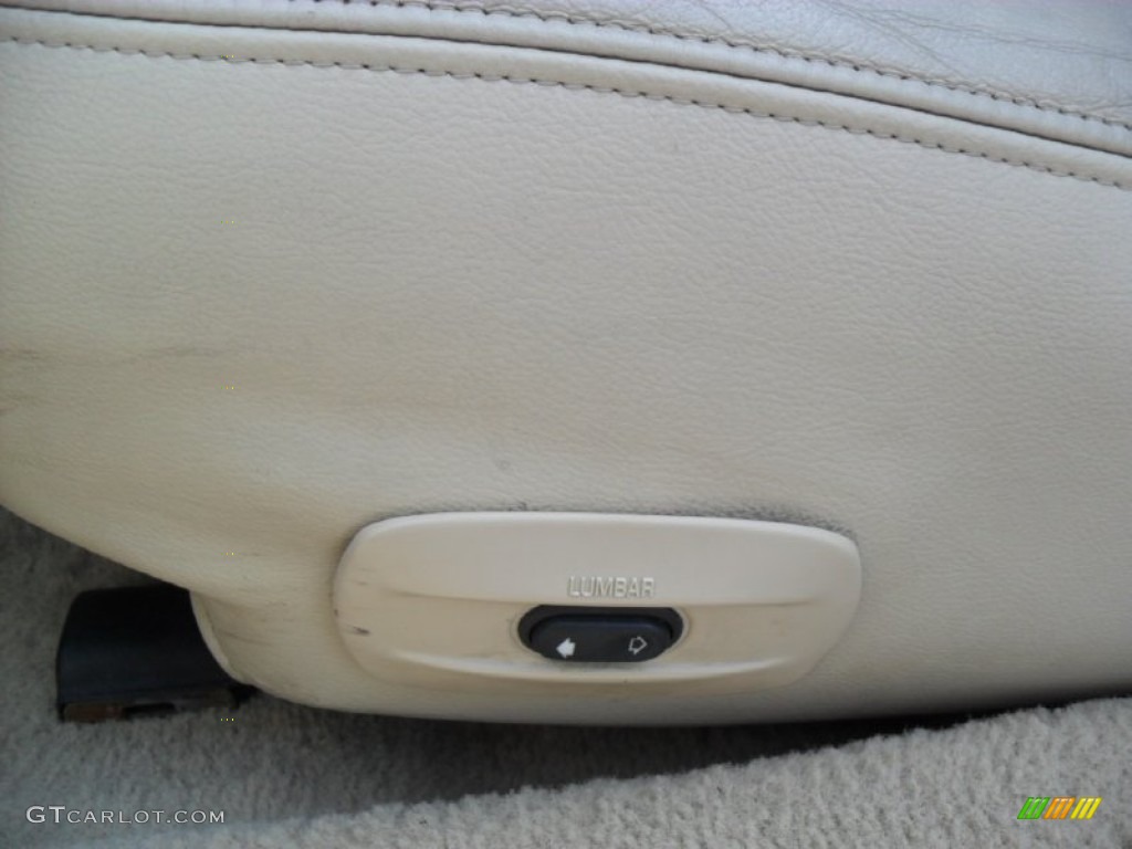 2006 Grand Marquis LS - Vibrant White / Light Camel photo #13