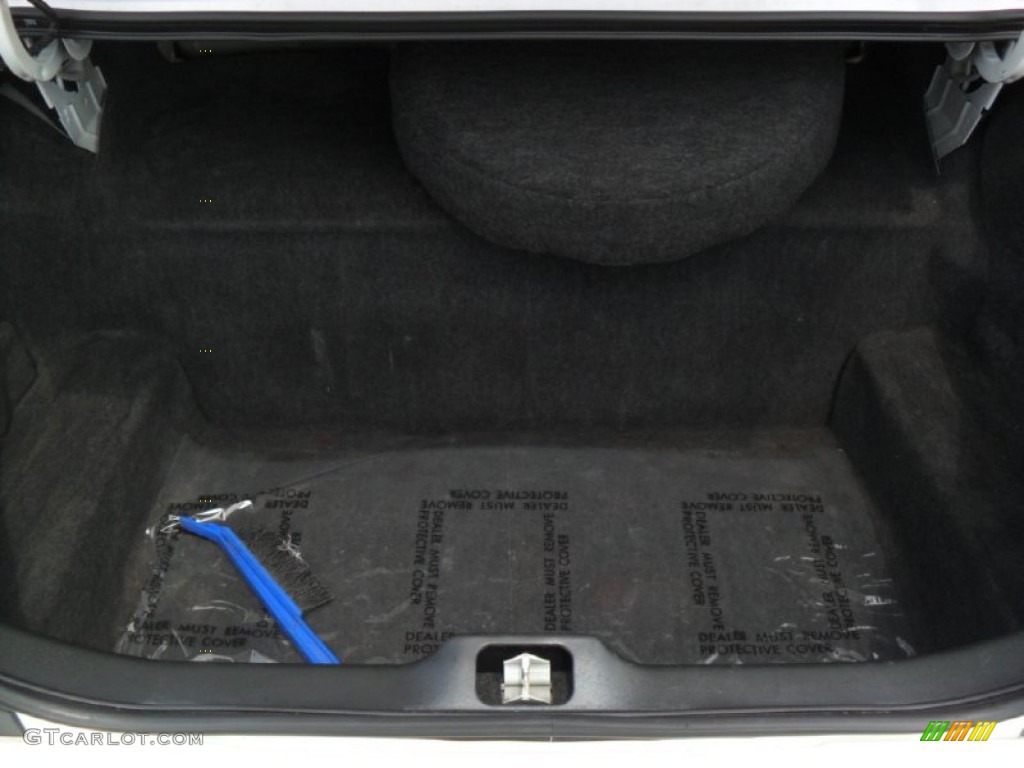 2006 Grand Marquis LS - Vibrant White / Light Camel photo #17