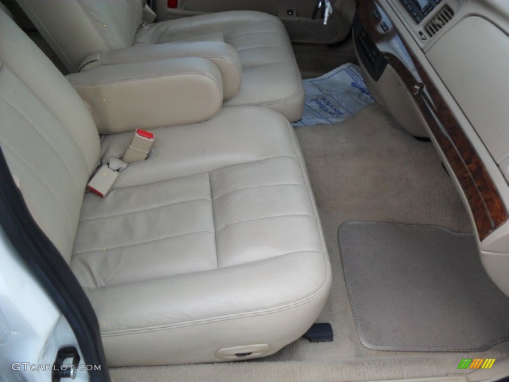 2006 Grand Marquis LS - Vibrant White / Light Camel photo #19