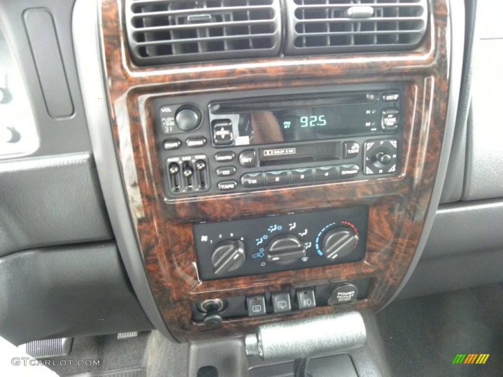 2000 Jeep Cherokee Limited 4x4 Controls Photo #53469738