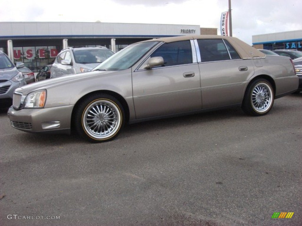 2004 DeVille Sedan - Cashmere / Cashmere photo #2