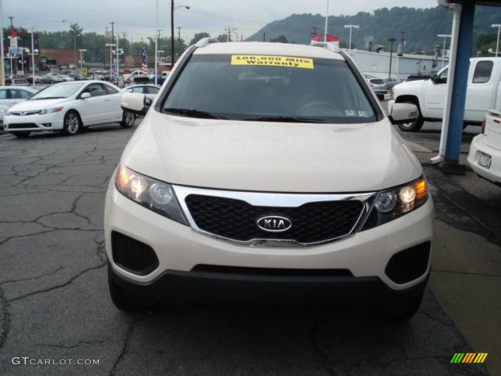 2011 Sorento LX V6 AWD - White Sand Beige / Gray photo #3