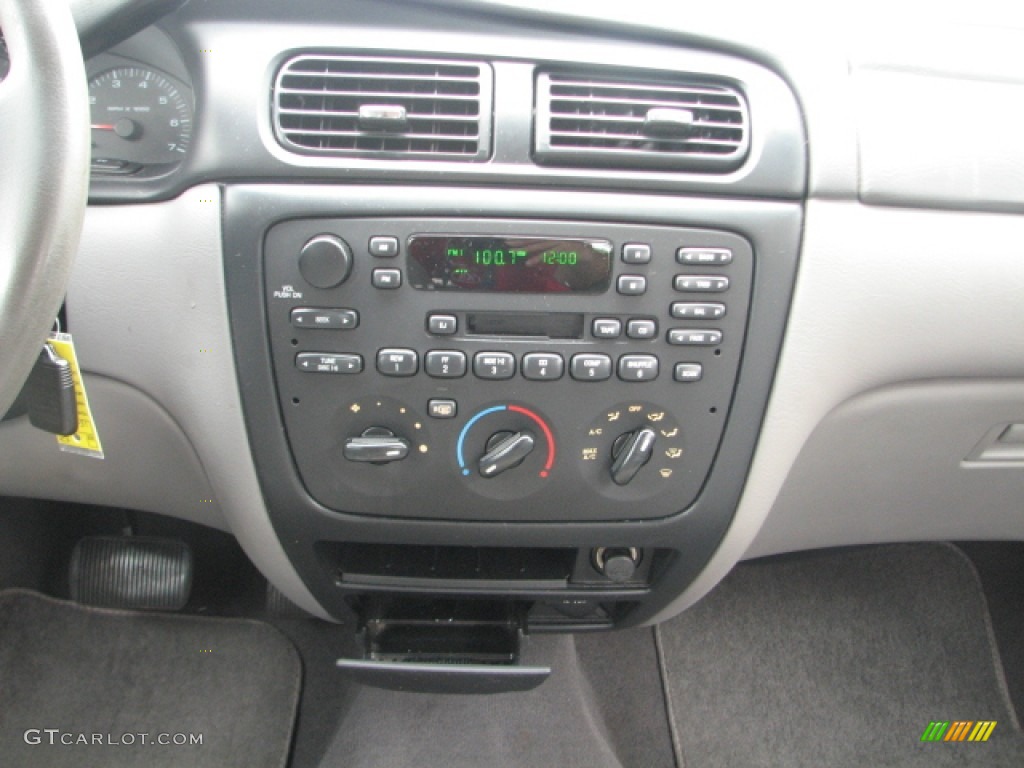2000 Ford Taurus SES Audio System Photos