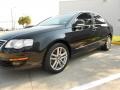 Deep Black - Passat Lux Sedan Photo No. 3