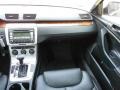 Deep Black - Passat Lux Sedan Photo No. 19