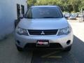 Cool Silver Metallic - Outlander ES 4WD Photo No. 2