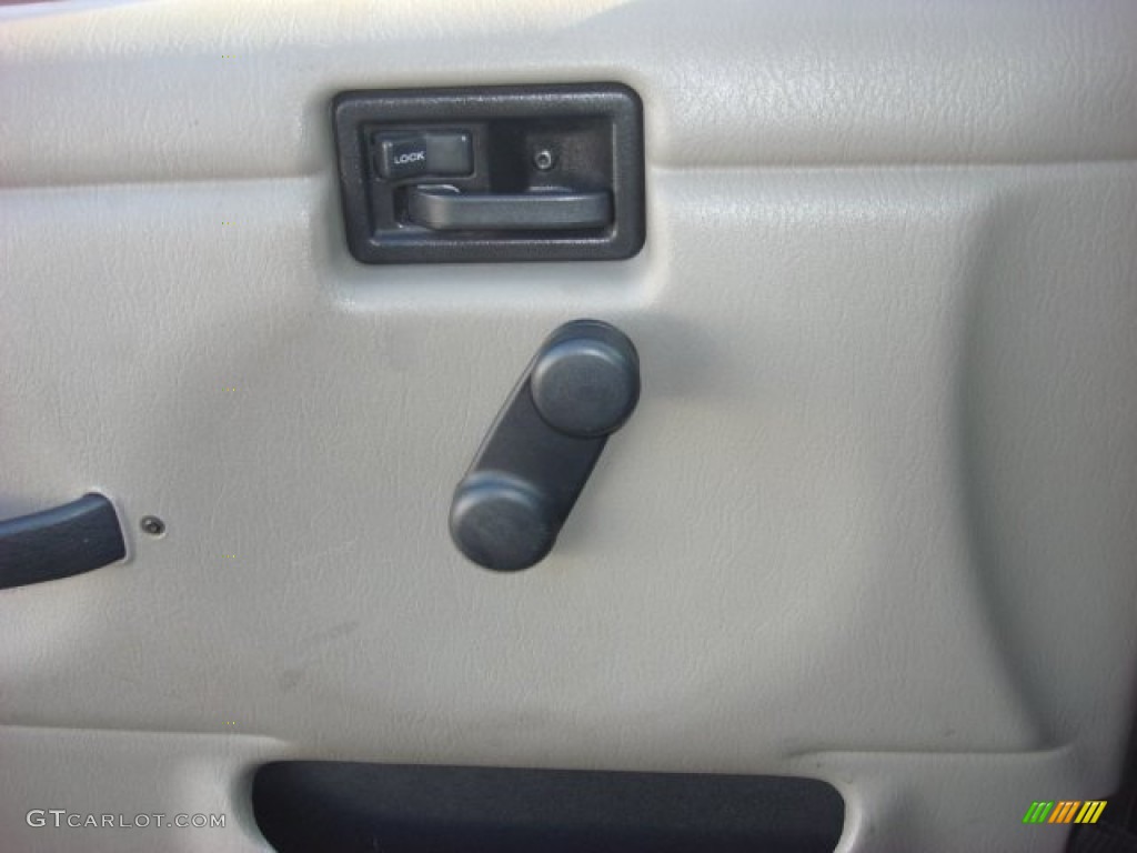 2004 Wrangler Sport 4x4 - Light Khaki Metallic / Khaki photo #11