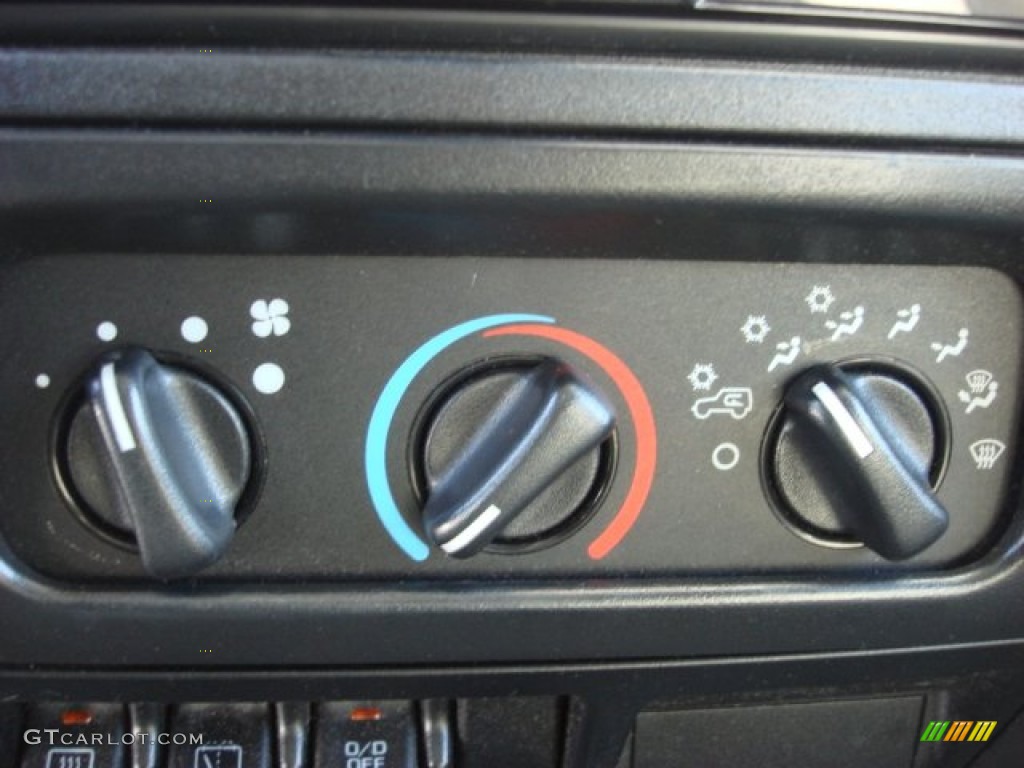 2004 Jeep Wrangler Sport 4x4 Controls Photo #53484281