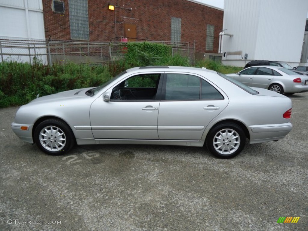 Brilliant Silver Metallic 2001 Mercedes-Benz E 320 4Matic Sedan Exterior Photo #53486291