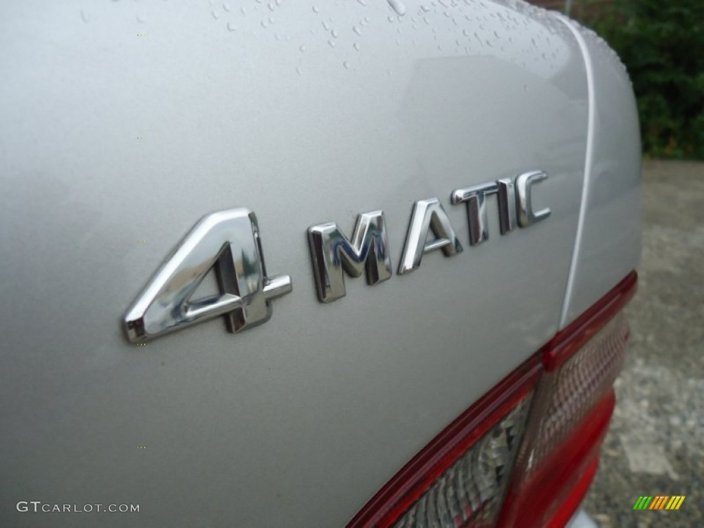 2001 Mercedes-Benz E 320 4Matic Sedan Marks and Logos Photos