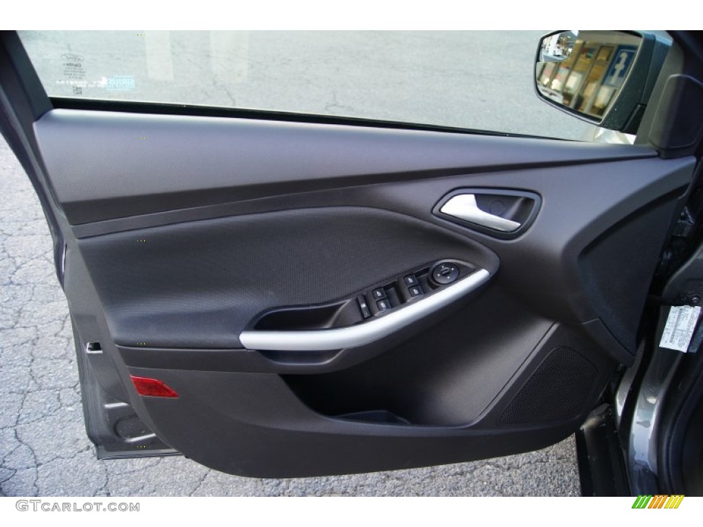 2012 Focus SE Sport 5-Door - Sterling Grey Metallic / Two-Tone Sport photo #18