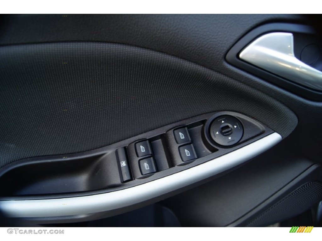 2012 Focus SE Sport 5-Door - Sterling Grey Metallic / Two-Tone Sport photo #19
