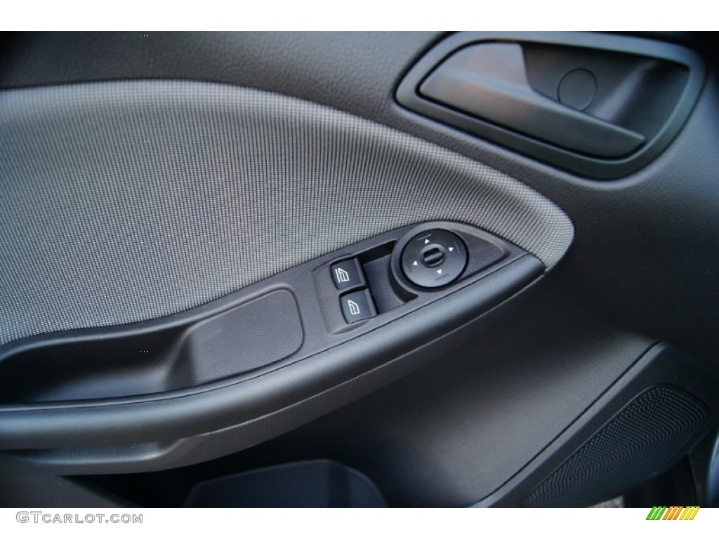 2012 Focus S Sedan - Sterling Grey Metallic / Charcoal Black photo #18
