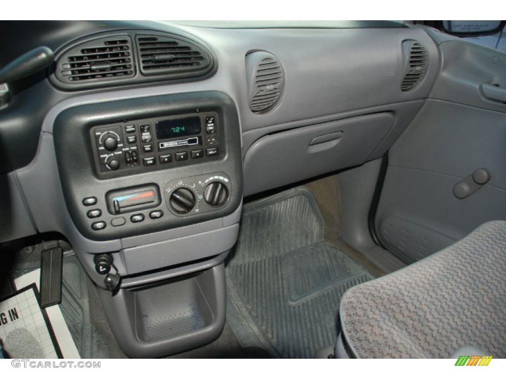 2000 Voyager  - Patriot Blue Pearl / Mist Gray photo #10