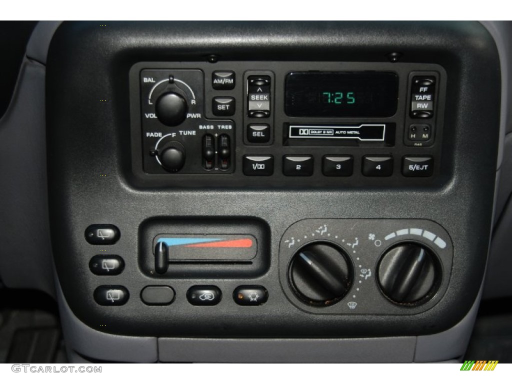2000 Chrysler Voyager Standard Voyager Model Audio System Photos