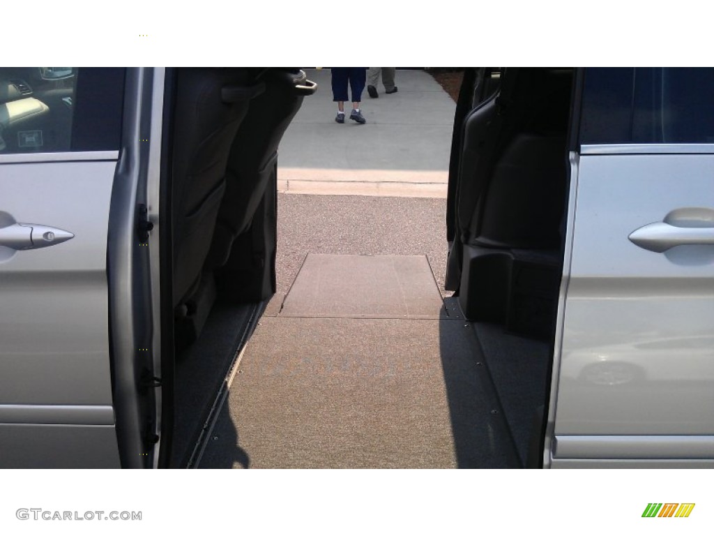 2010 Odyssey EX-L - Alabaster Silver Metallic / Gray photo #10