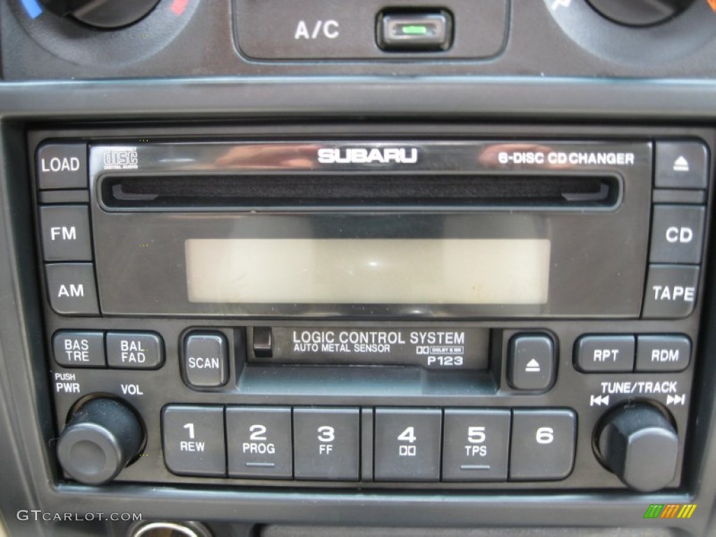 2001 Subaru Forester 2.5 S Audio System Photos
