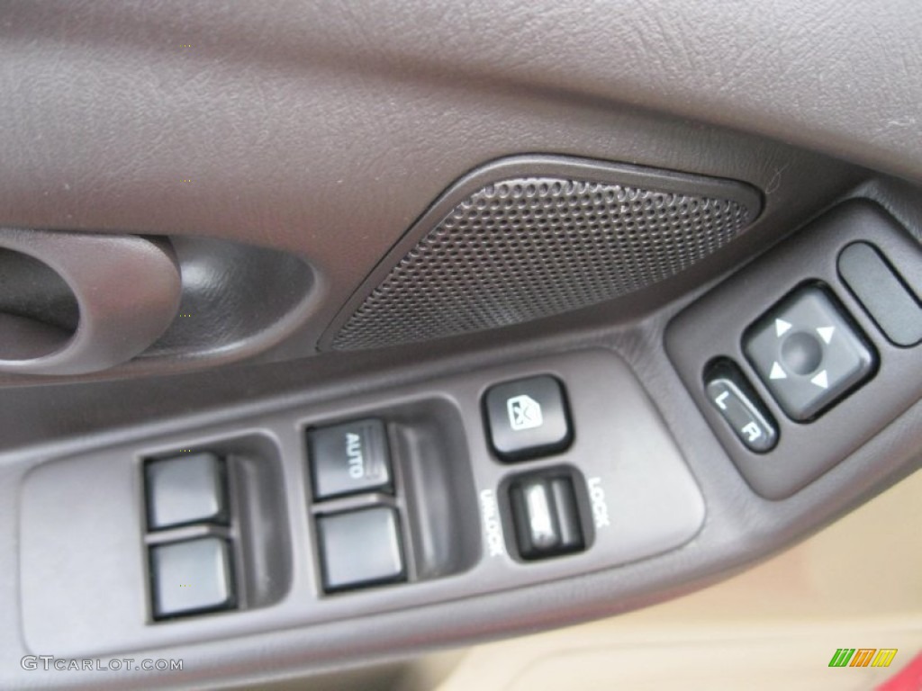 2001 Subaru Forester 2.5 S Controls Photo #53508529