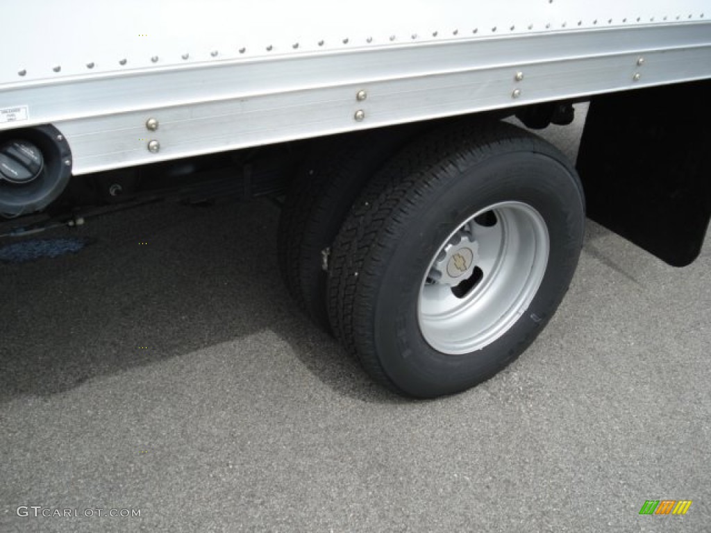 2011 Chevrolet Express Cutaway 3500 Moving Van Wheel Photo #53510416