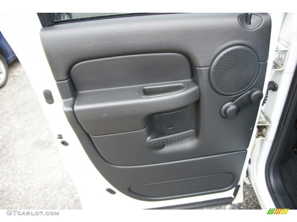 2005 Ram 1500 ST Quad Cab 4x4 - Bright White / Dark Slate Gray photo #13