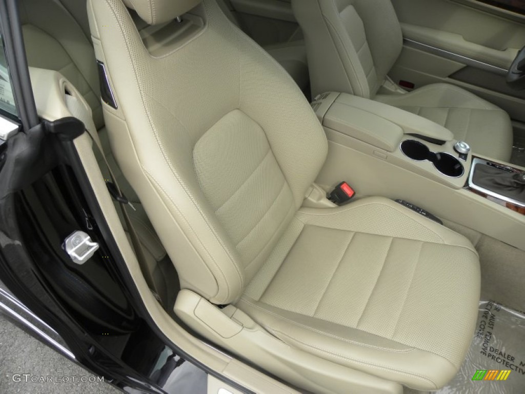 Almond Beige Interior 2010 Mercedes-Benz E 550 Coupe Photo #53515456