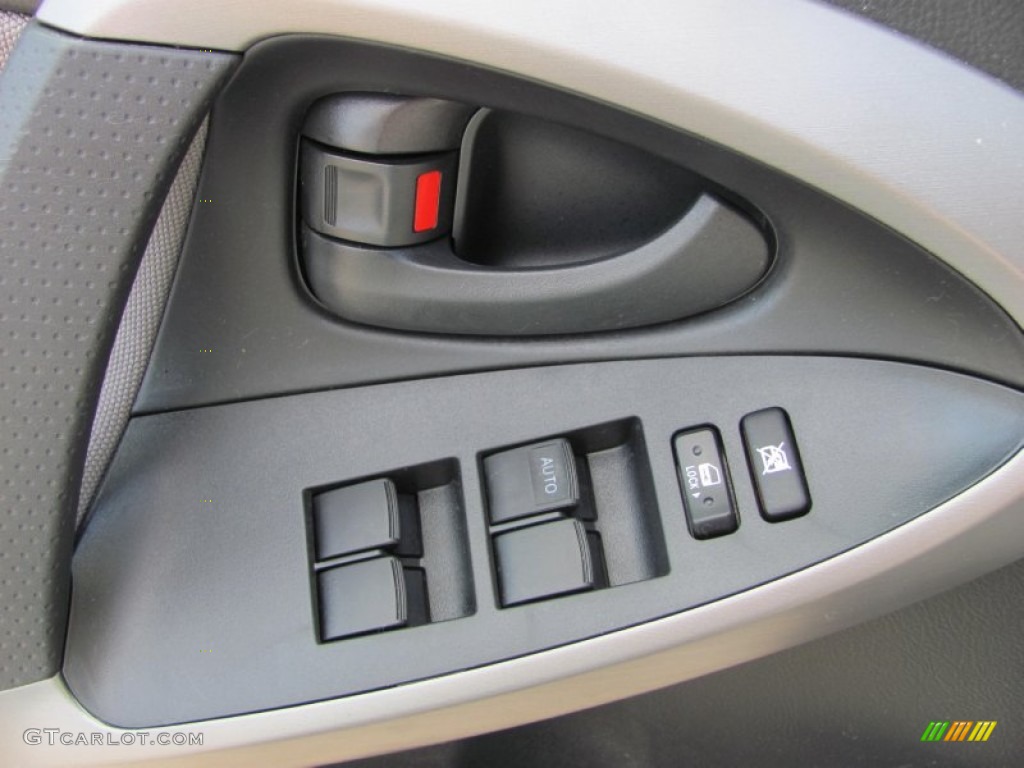 2007 Toyota RAV4 V6 4WD Controls Photos