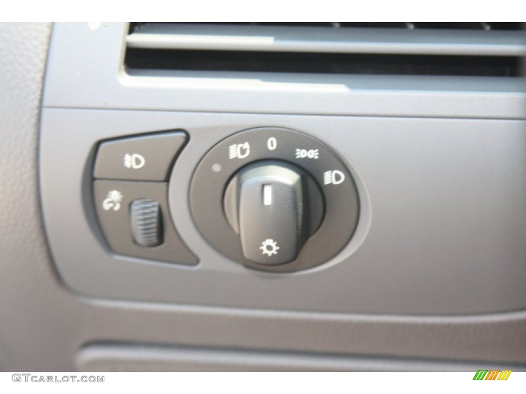 2004 BMW 6 Series 645i Coupe Controls Photo #53523413