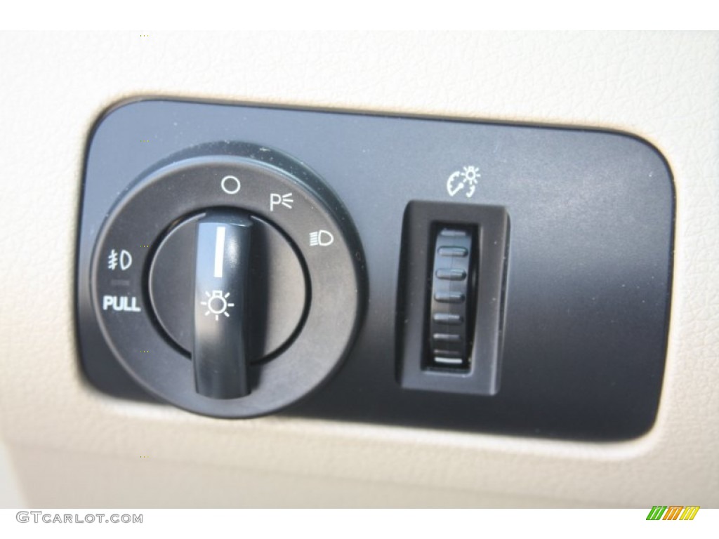 2006 Ford Mustang GT Premium Coupe Controls Photo #53528526
